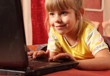 gadget-child-girl-computer